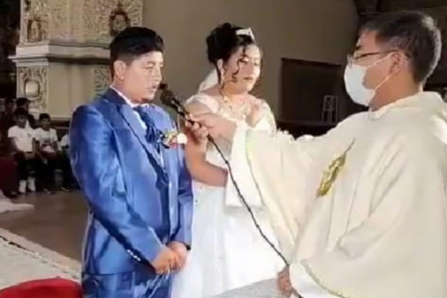 VIDEO: Hombre confiesa en misa que no se quiere casar