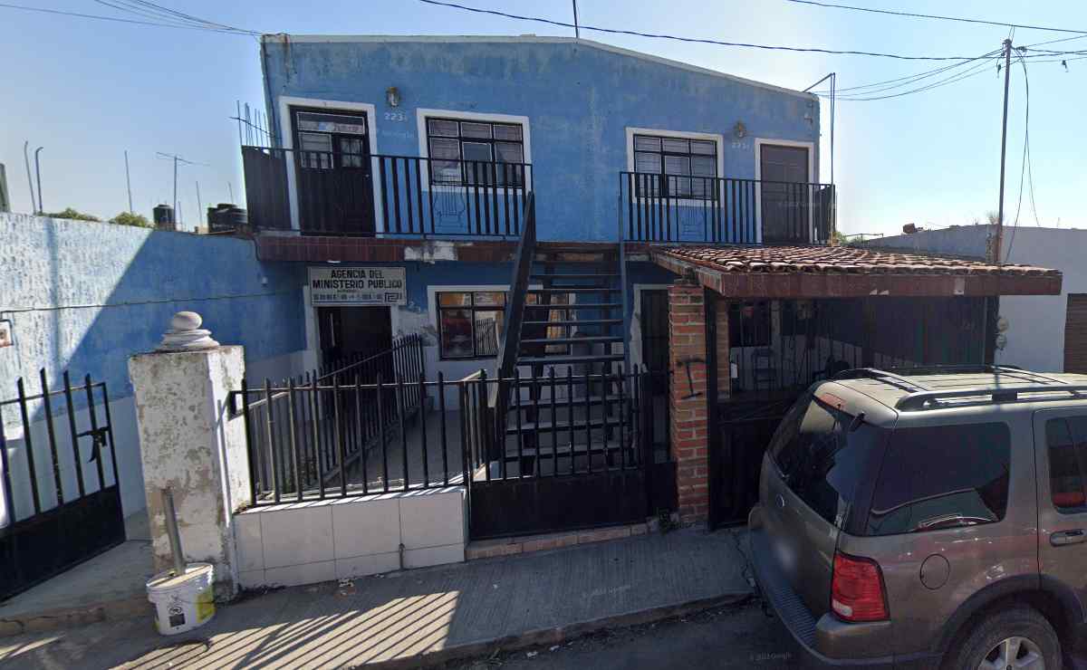 Hombre asesina a su esposa y a su suegra frente a las autoridades; Lo estaban denunciando por agresión