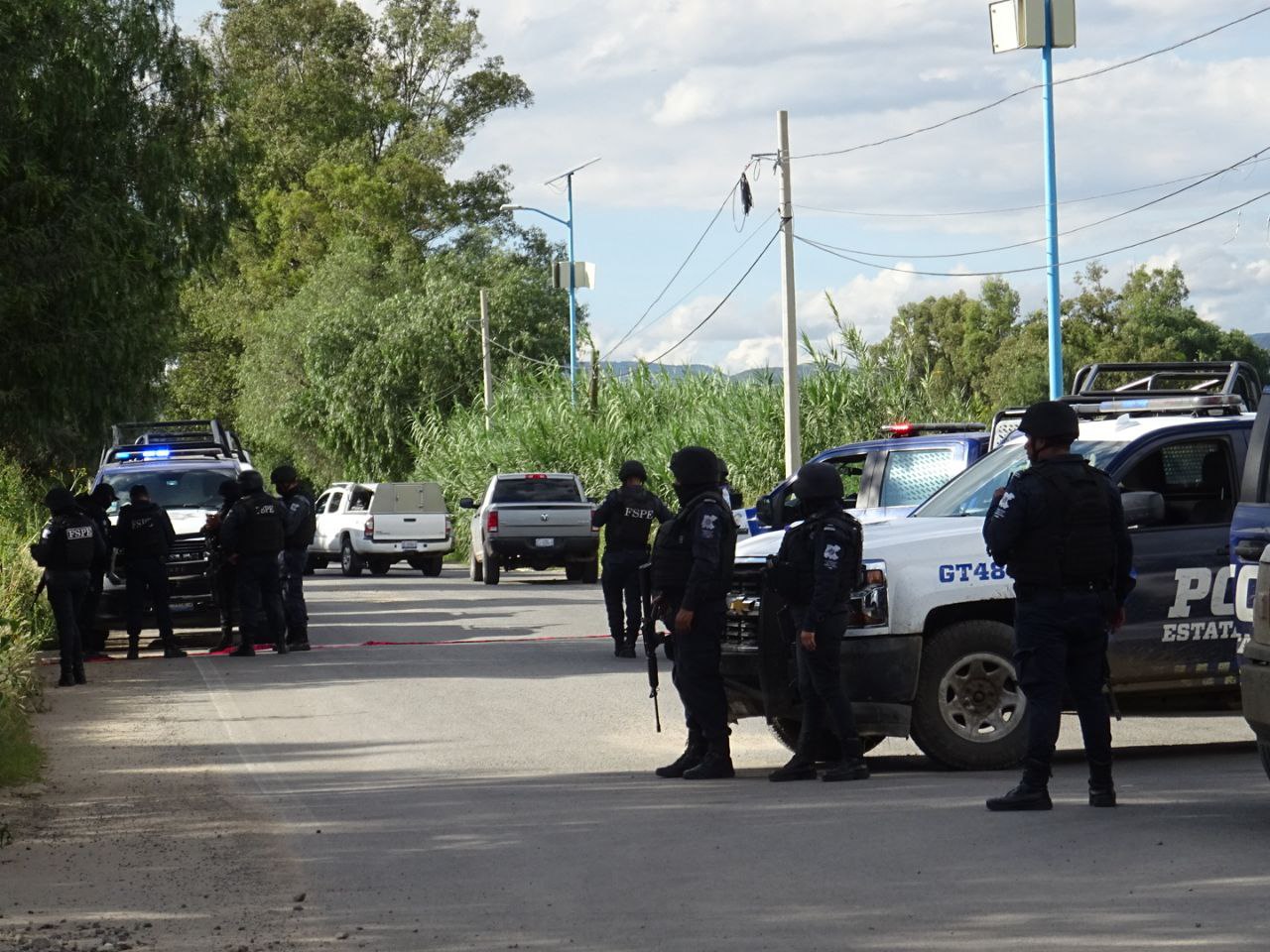 Asesina a su pareja y luego la oculta abajo de la cama; Después se acuesta a dormir como si nada