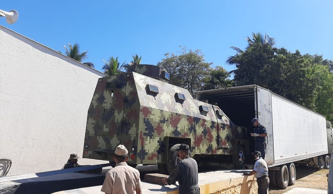 Les cayó la Marina y les aseguró dos vehículos blindados en Jalisco