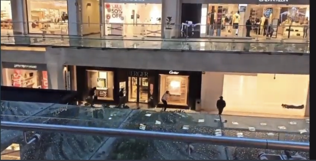 ﻿Asaltan joyería en plaza Antara en la Ciudad de México