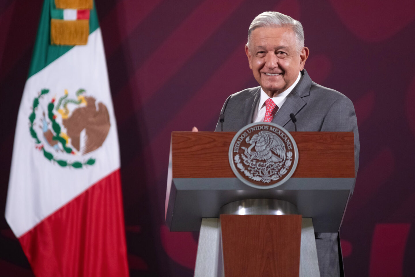 Especialistas y profesionales de la educación elaboraron libros de texto con visión científica y humanística: presidente
