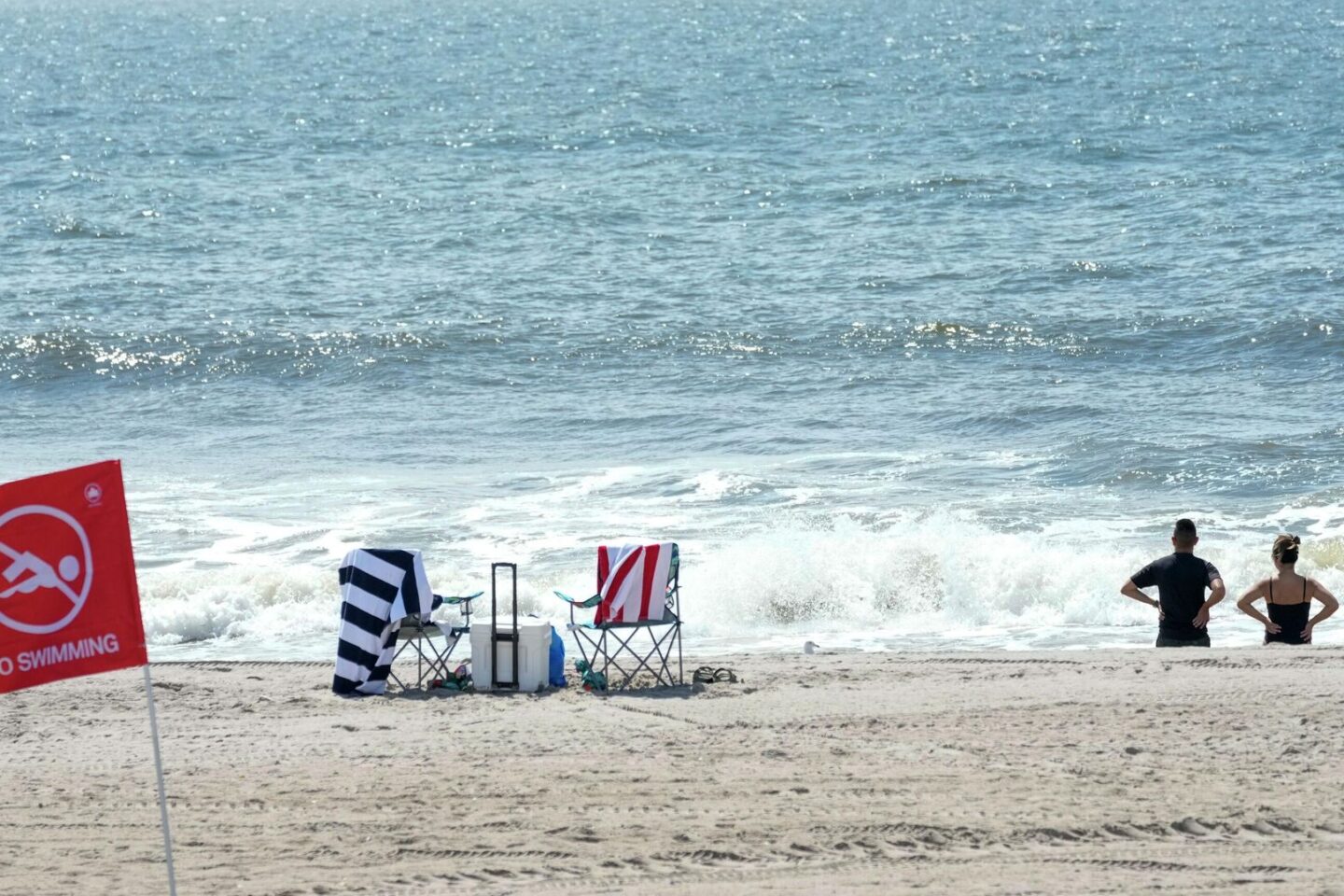 Mujer es atacada por tiburón en Rockaway Beach en New York