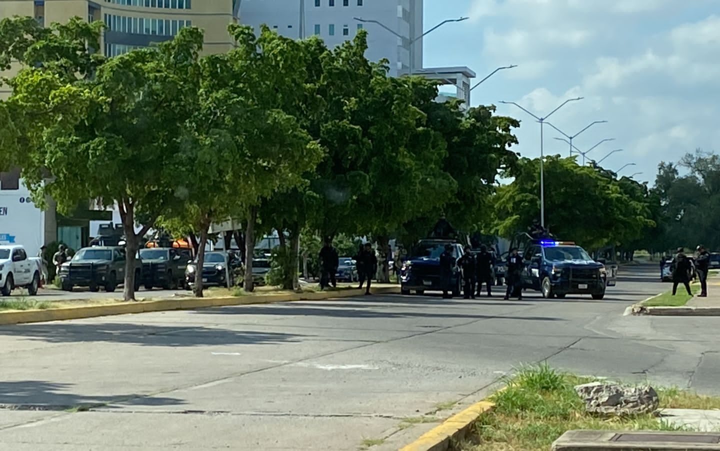 ¡Dos hombres detenidos! El resultado del fuerte operativo en privada de Tres Ríos, en Culiacán