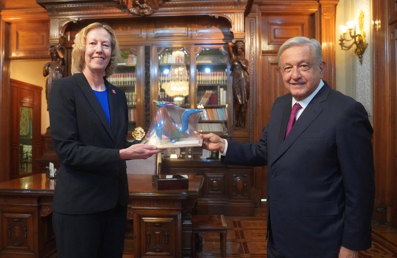 Pemex y Woodside Energy se asocian para producir petróleo en Tamaulipas, informa AMLO