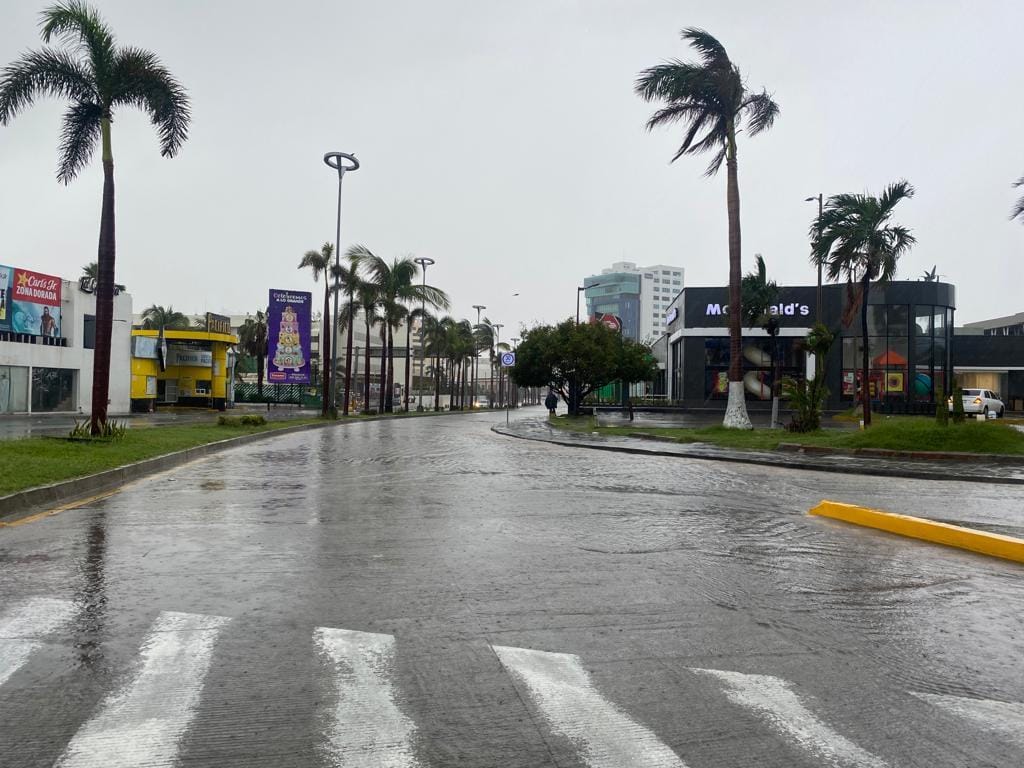 Gobierno de México continúa operativo de rescate y apoyo a la población afectada por huracán Otis en Guerrero, afirma AMLO