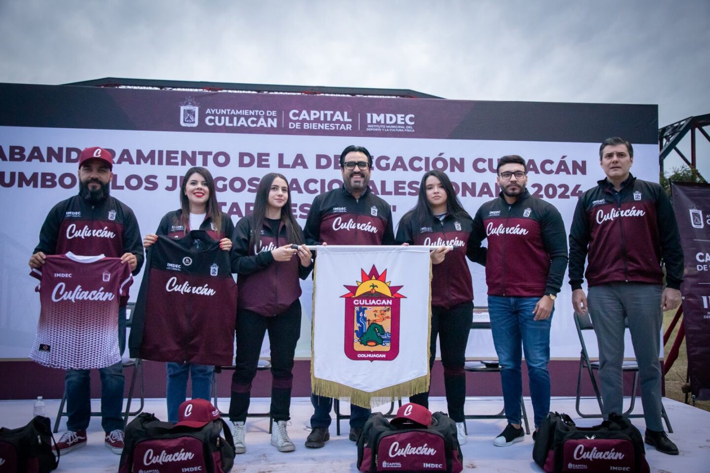 Juan de Dios Gámez abandera a la Delegación Culiacán que participará en la Etapa Estatal de los Juegos Nacionales CONADE 2024