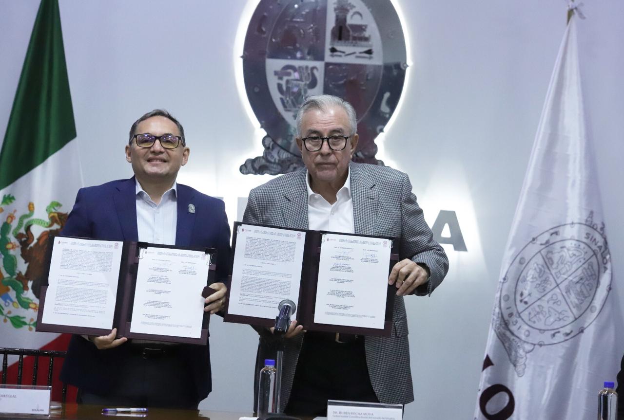 Firma Rocha convenio institucional con la UAdeO