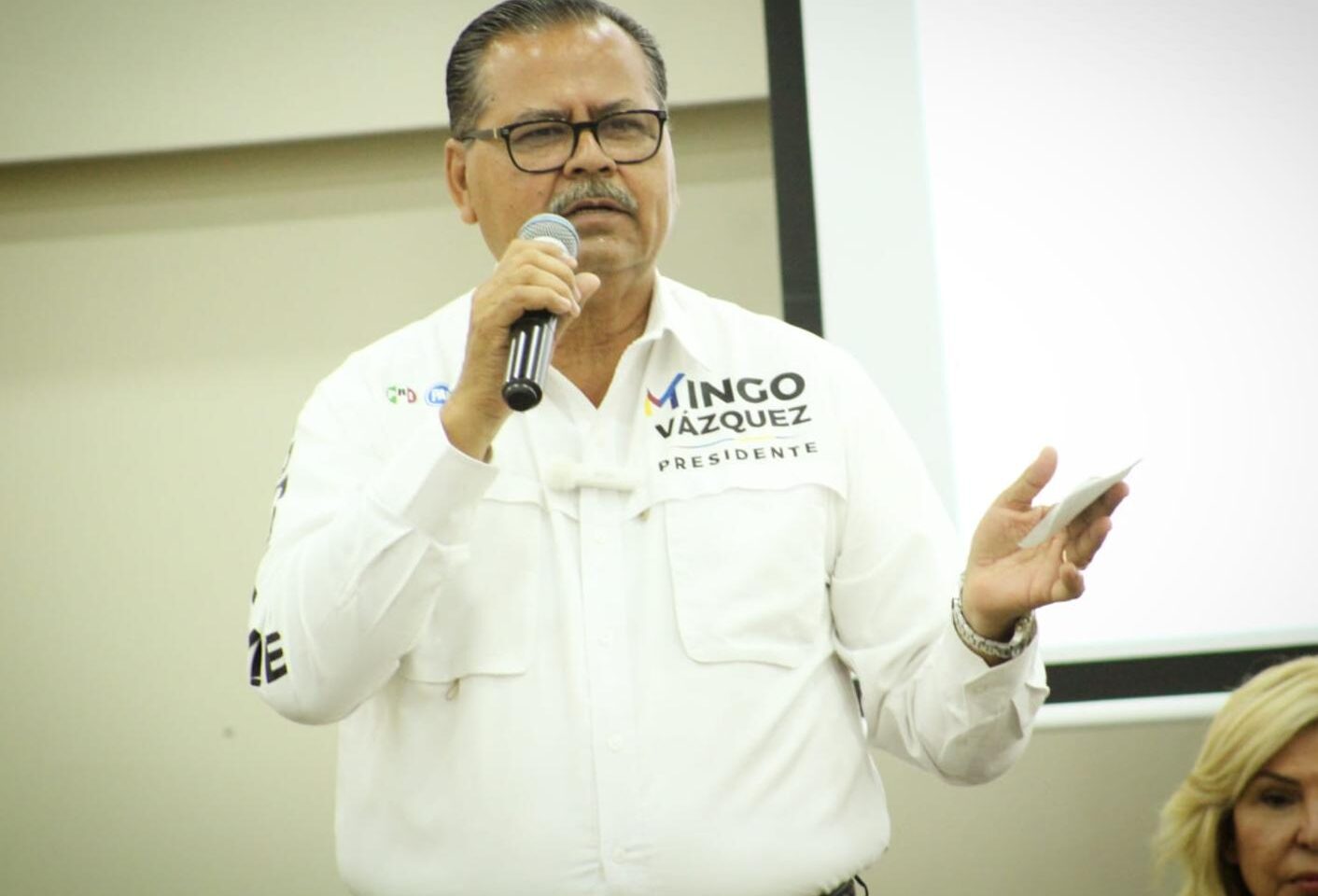 Mingo sostiene encuentro con estudiantes de la Universidad de Los Mochis