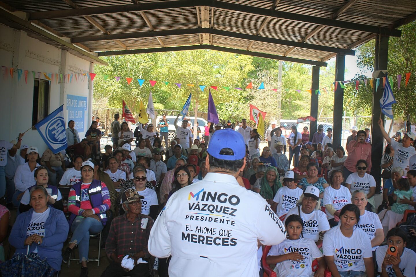 Con agrado, tianguistas de El Carrizo recibieron a Mingo Vázquez