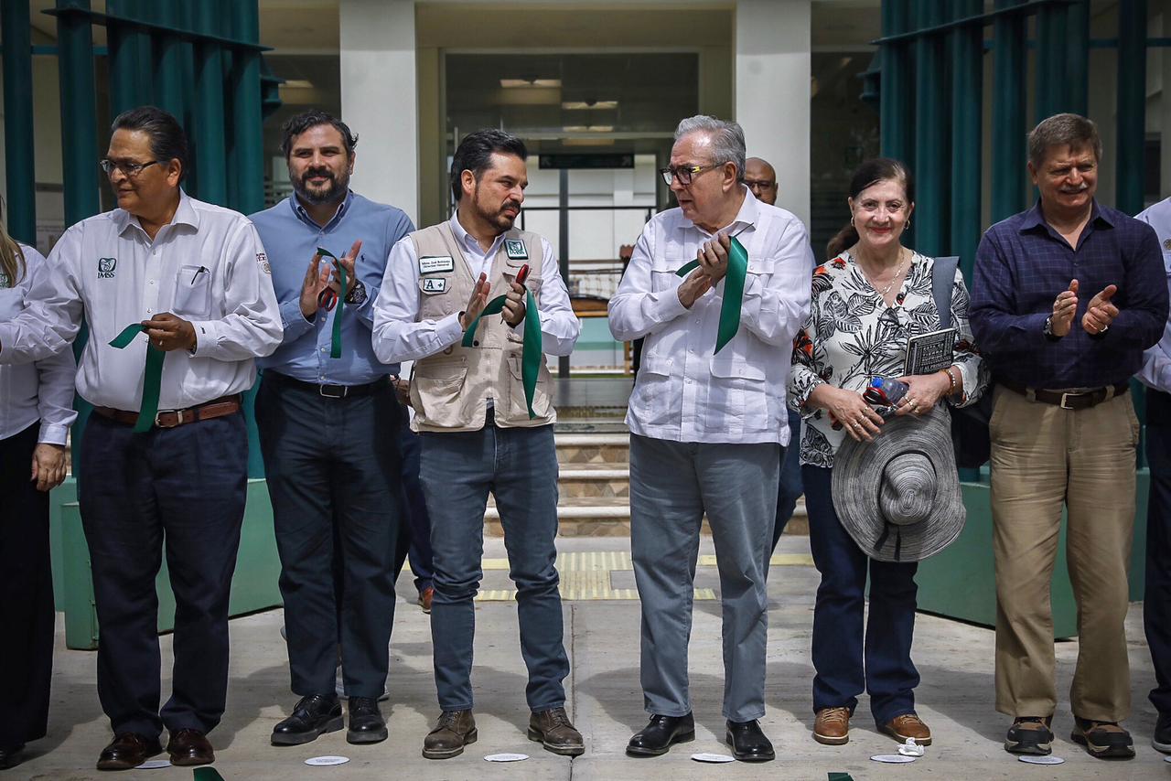 Inauguran Rocha y el director del IMSS, Zoé Robledo, Albergue Comunitario