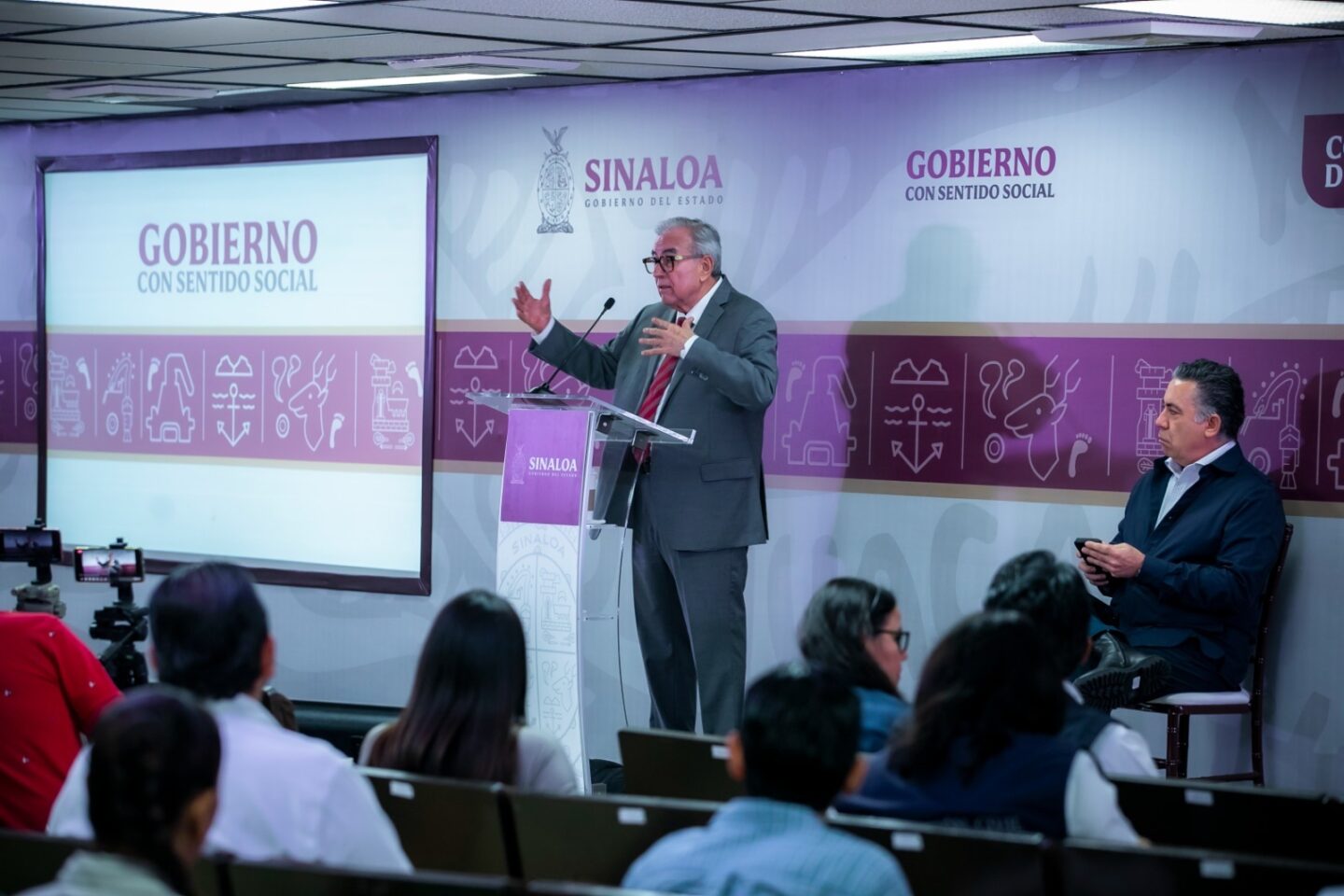 Presenta Rocha un plan de obras por más de 74 mil millones de pesos a realizarse a partir del 2025