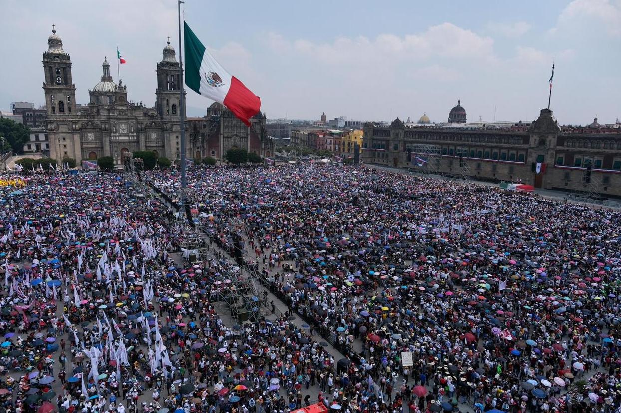 Asiste Rocha Moya al Sexto Informe de Gobierno del Presidente López Obrador