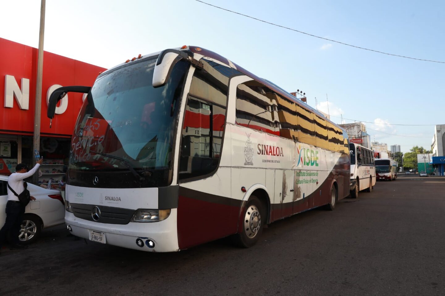 Con sus propias unidades, Gobierno del estado apoya con transporte público y gratuito a la población de Culiacán
