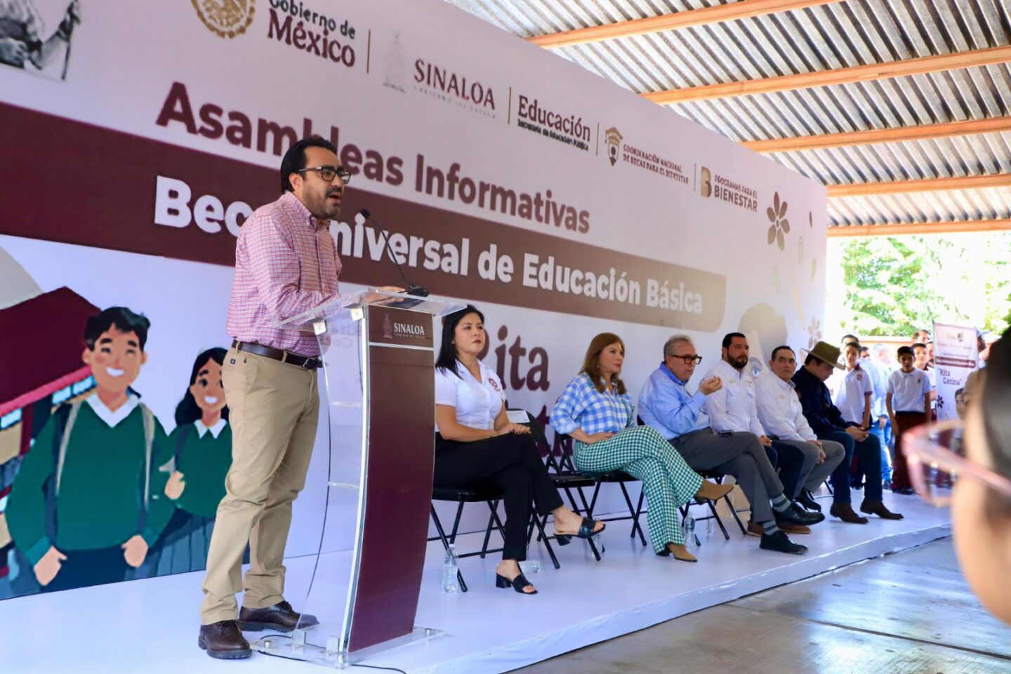 Rocha Moya pone en marcha el programa de becas de educación básica ‘Rita Cetina Gutiérrez’