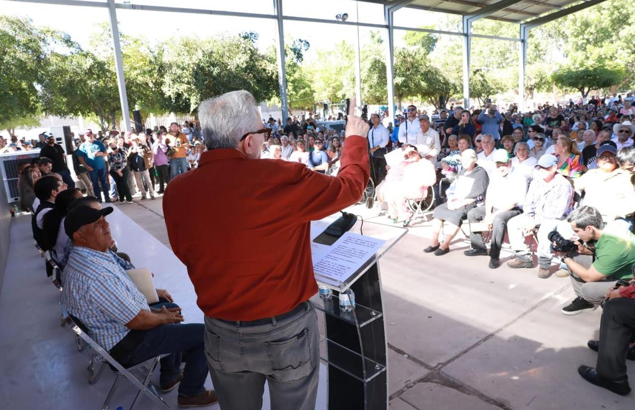 Otorga Rocha Moya certeza jurídica y bienestar a familias ahomenses