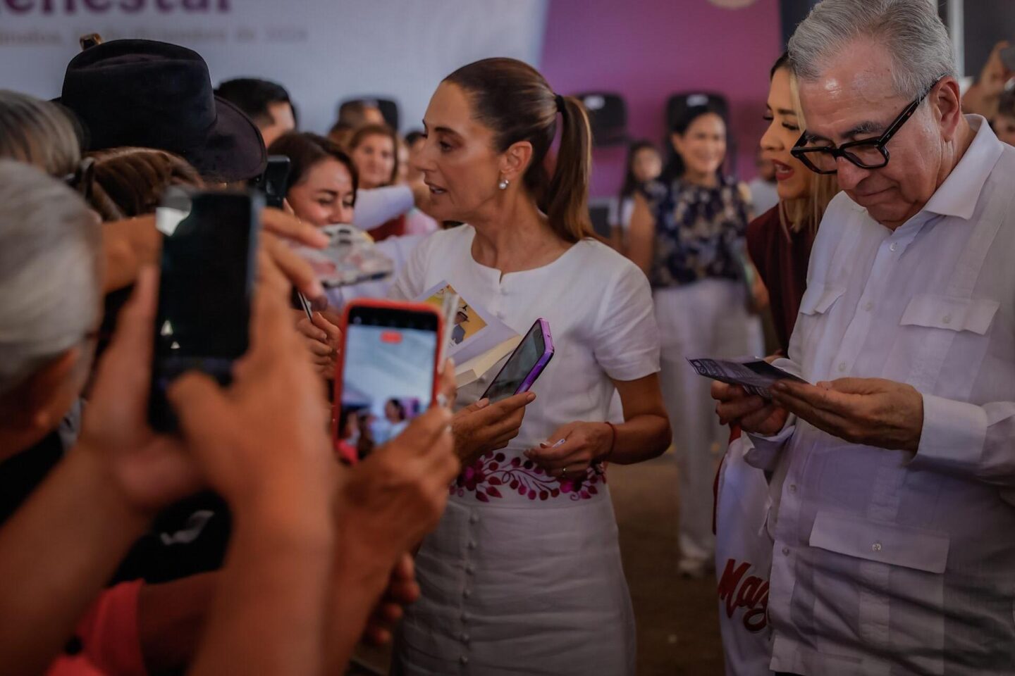 Rocha recibe en Mazatlán a la presidenta Claudia Sheinbaum en su primera visita a Sinaloa