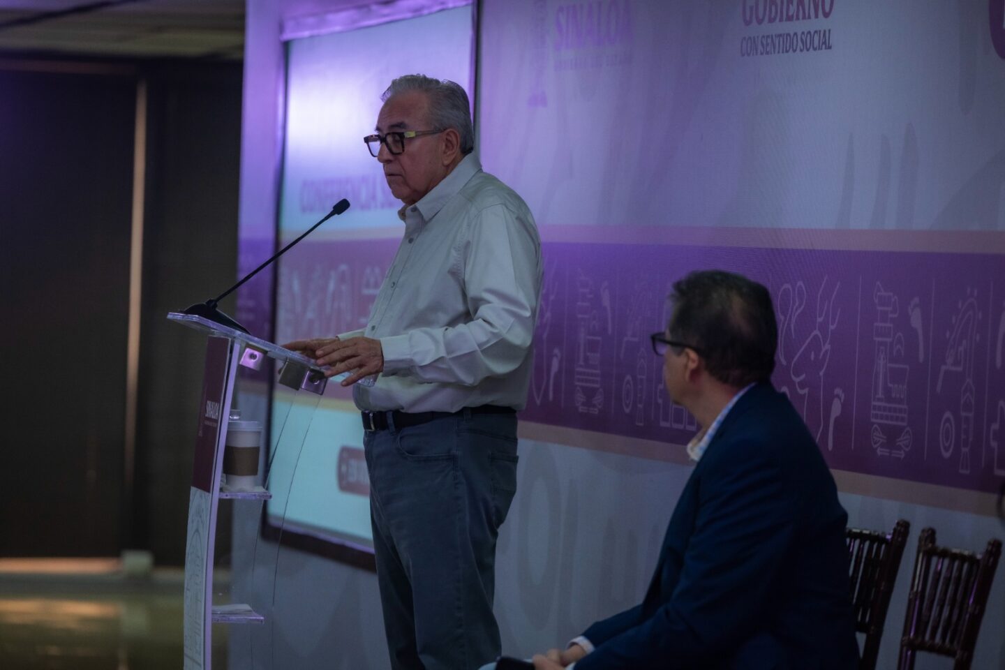 “Decirles que estamos con ustedes no solo solidariamente, sino cumpliendo con nuestra responsabilidad”: Rocha Moya a familiares de desaparecidos