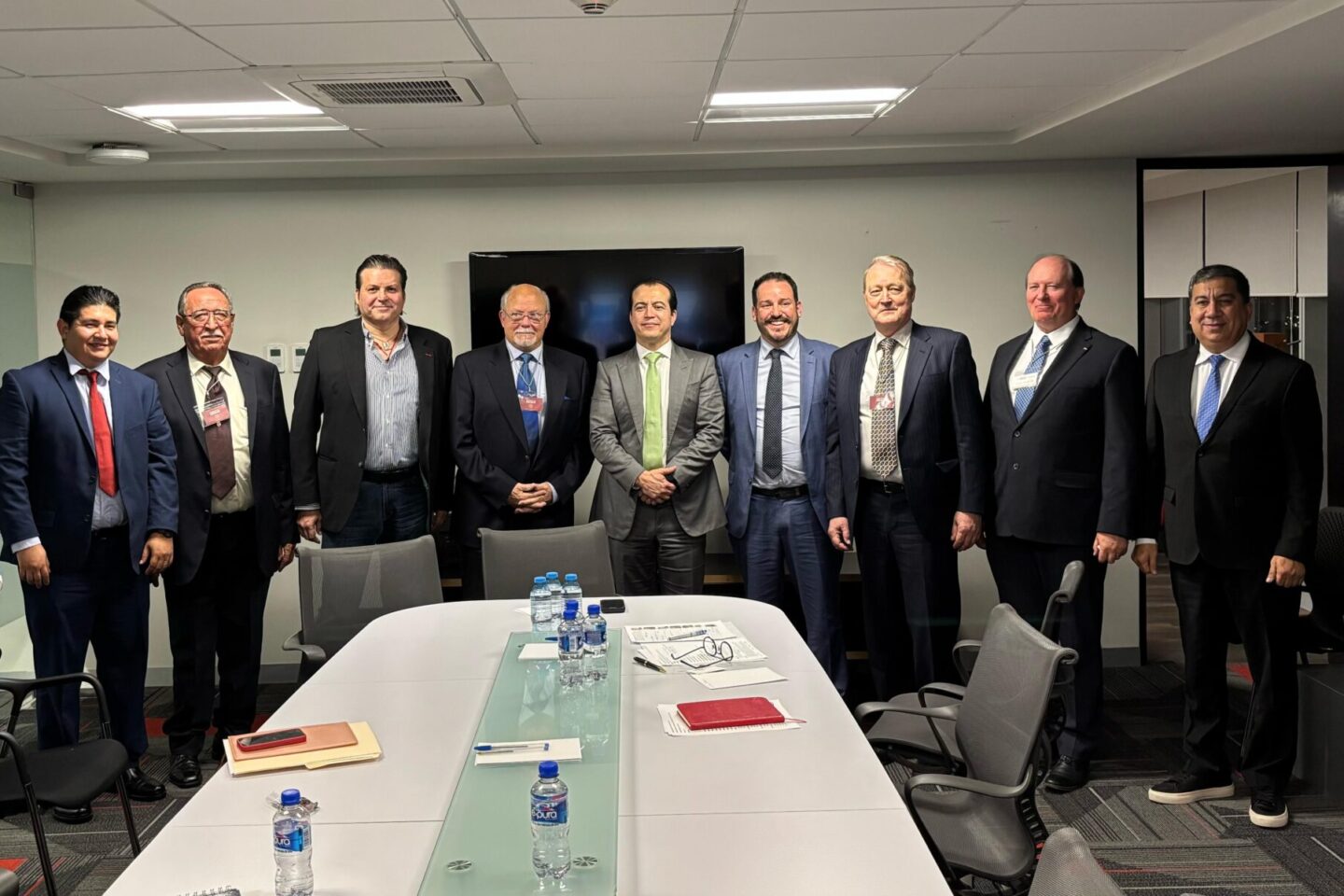 DIPUTADO MARIO ZAMORA SOSTIENE REUNIÓN CON SUBSECRETARIO DE ECONOMÍA Y EMPRESARIOS CANADIENSES DEL SECTOR MINERO