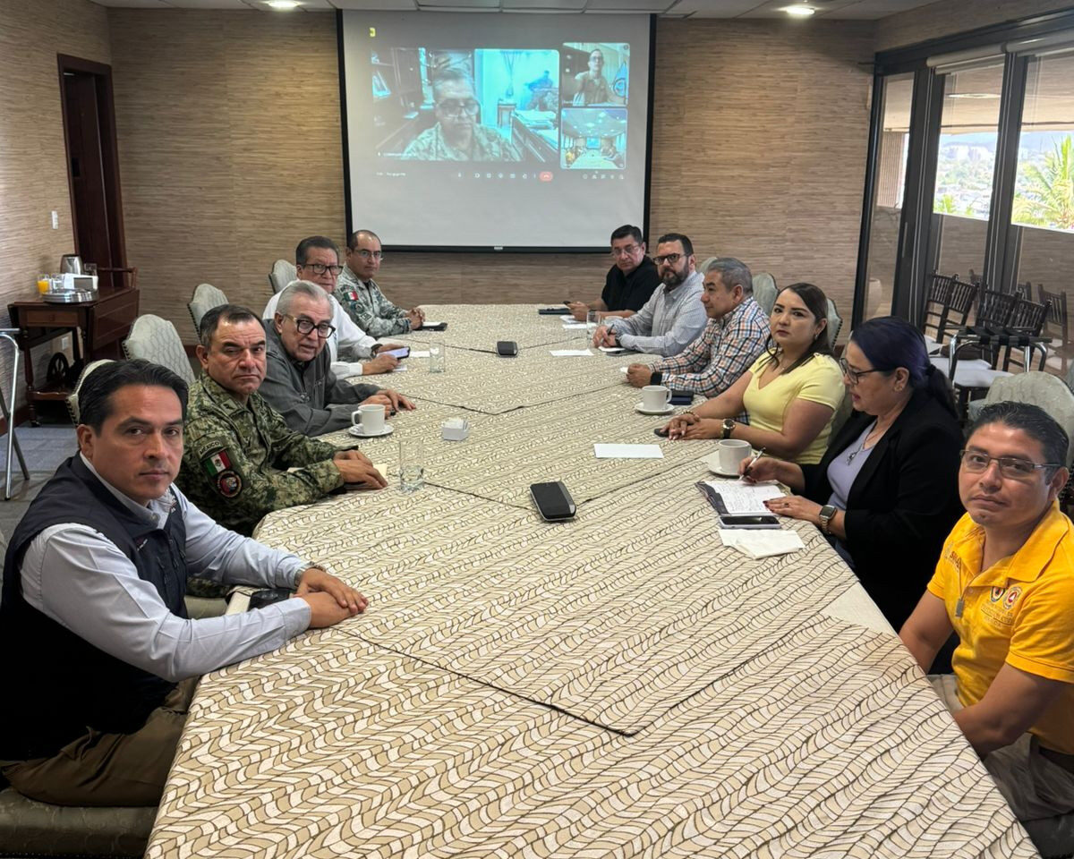 En la mesa de seguridad que encabeza el gobernador Rocha, Sinaloa se prepara ante la tormenta Alvin