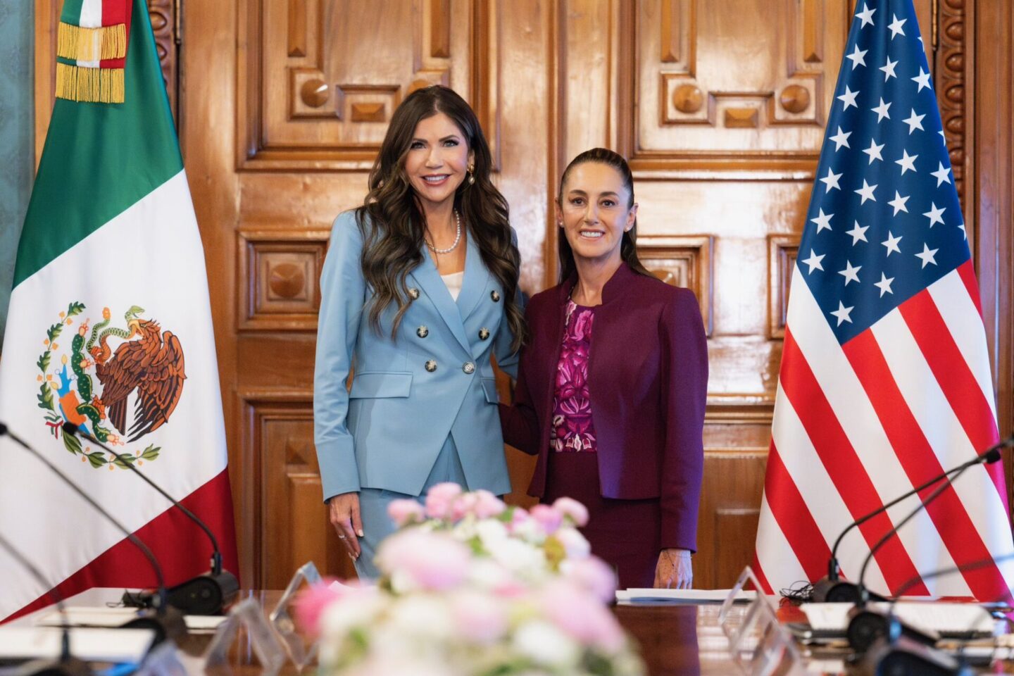 Kristi Noem acusa a Claudia Sheinbaum de incitar protestas en Los Ángeles