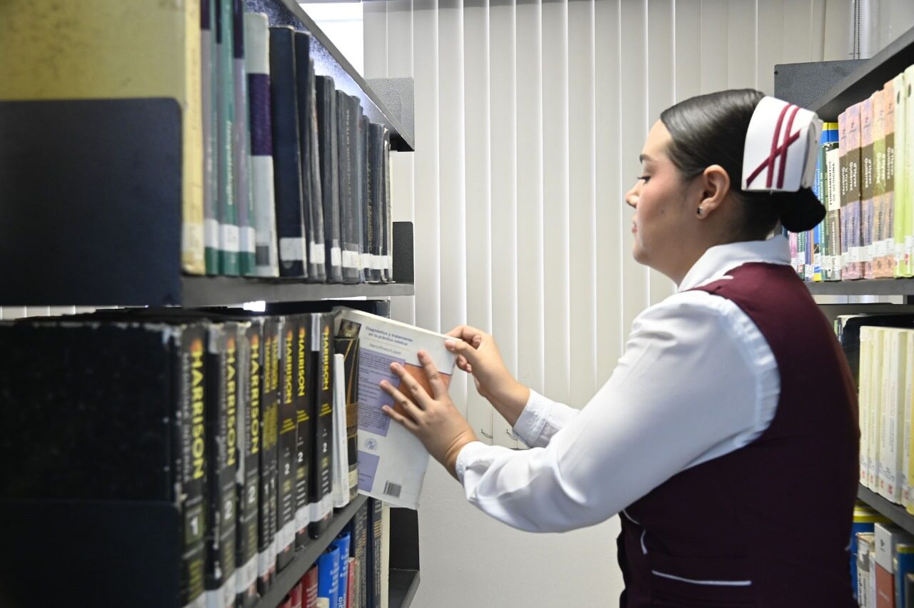 Alumna de maestría en Enfermería de la UAS, realiza investigación para disminuir la ansiedad en adultos previos a intervenciones quirúrgicas