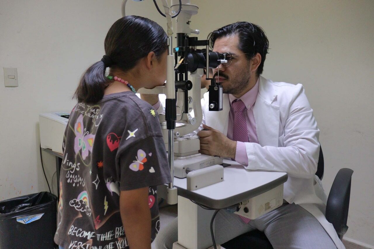 Cirugías oculares como la refractiva tiene una ventaja importante en la reducción o eliminación de problemas visuales: explica especialista