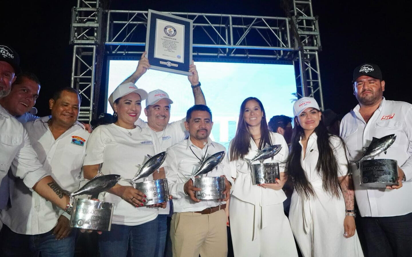 Mazatlán logra el Récord Guinness del sashimi más largo del mundo: un kilómetro de sabor