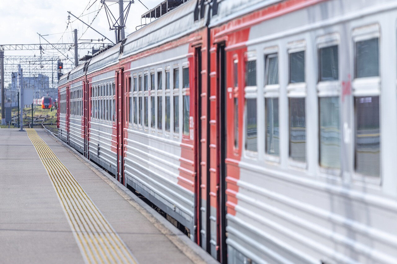 Caída de dos puentes y descarrilamiento de trenes dejan al menos 7 muertos en Rusia