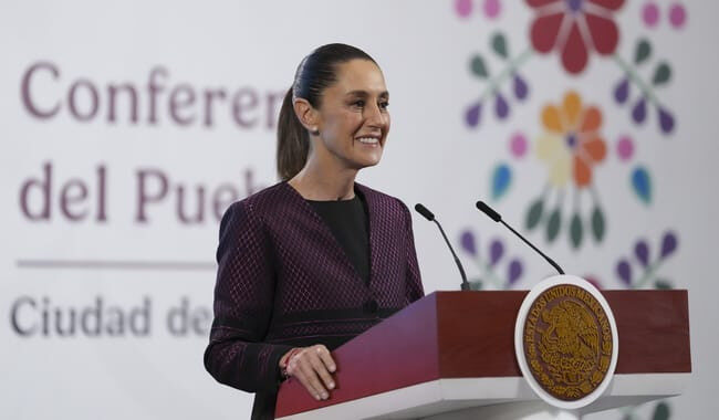 Claudia Sheinbaum llama a mexicanos en EE. UU. a actuar pacíficamente y no caer en provocaciones