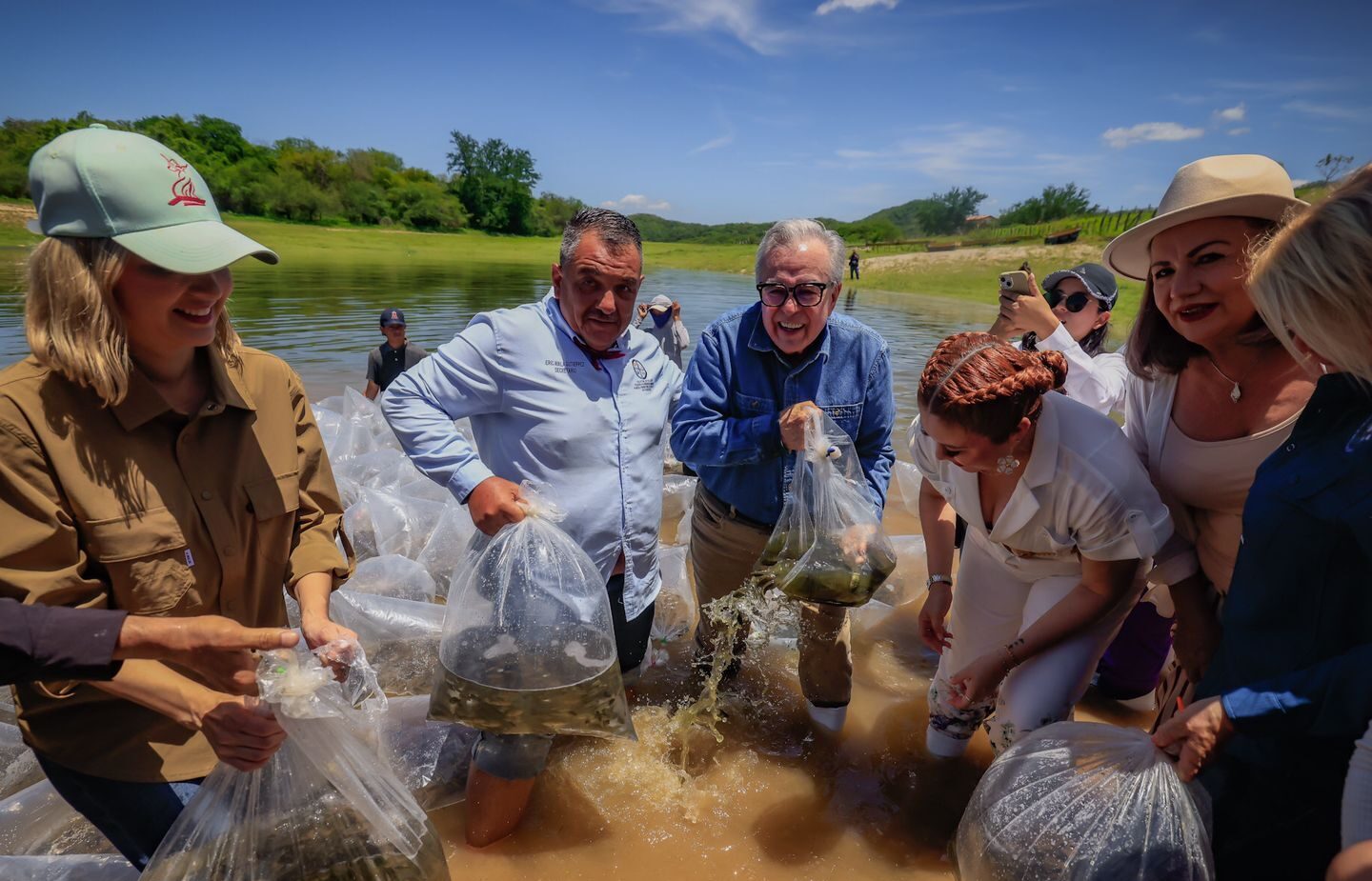 Fortalece gobernador Rubén Rocha en Sinaloa, pesca comercial y deportiva con 24.5 millones de alevines