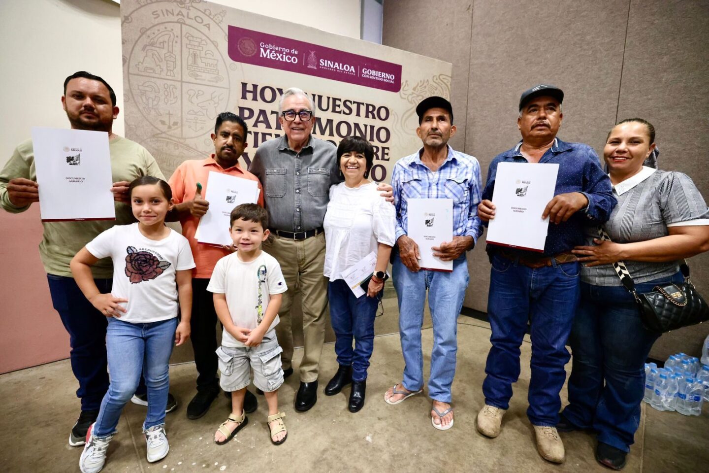 Certeza jurídica patrimonial para más de 25 mil familias en Sinaloa: Gobernador Rocha entrega otros 1,825 títulos de propiedad