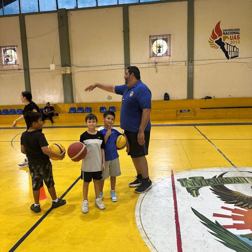 Realizar actividad física o la práctica de algún deporte con los niños durante el periodo de vacaciones, es cuidar su salud física y neuronal; especialista de la UAS