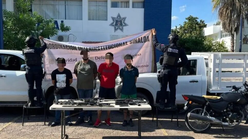 Arrestan a cuatro hombres, les aseguran armas y municiones en Bellavista, Culiacán