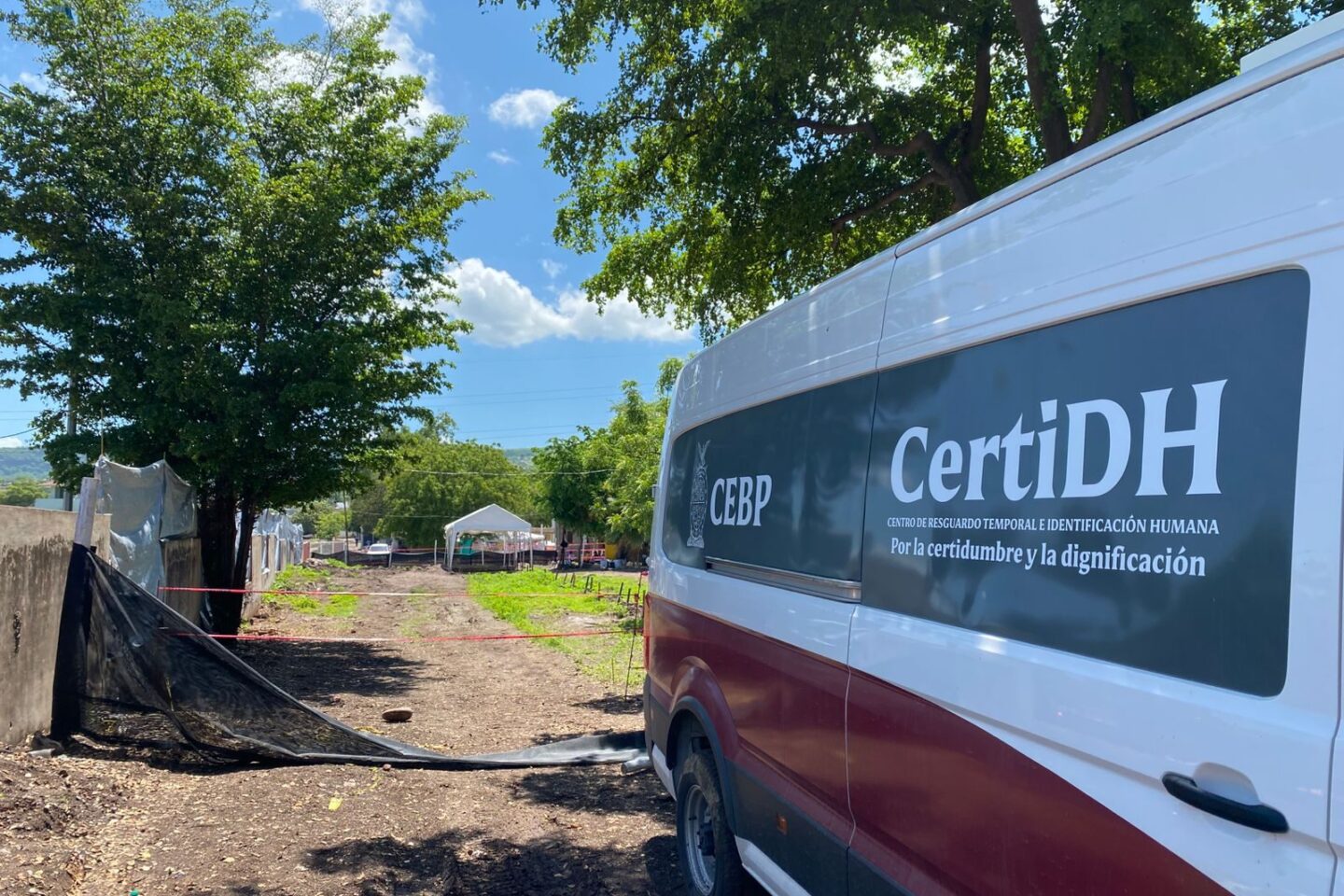 Por sexto día consecutivo, personal forense avanza en recuperación de cuerpos de fosa común del Panteón 21 de Marzo, en Culiacán