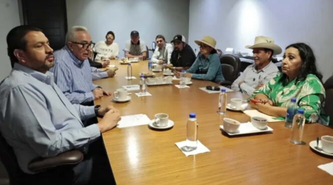 Productores liberan Palacio de Gobierno y levantan huelga de hambre, tras reunión con Rocha Moya