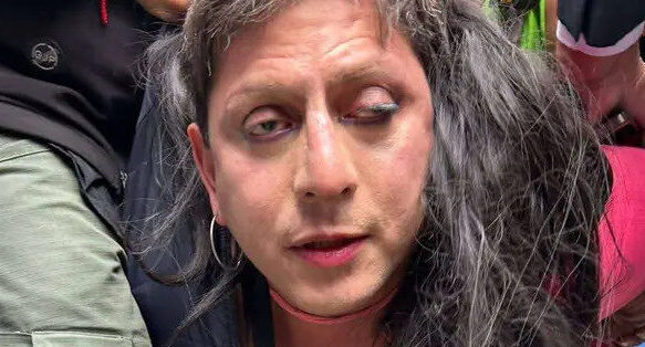 Detienen a hombre en Lima, Perú por ser descubierto grabando en un baño de niñas en un colegio, vestido de mujer.