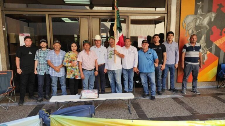 Productores advierten que no abandonarán la toma de Palacio de Gobierno si no cumplen las autoridades