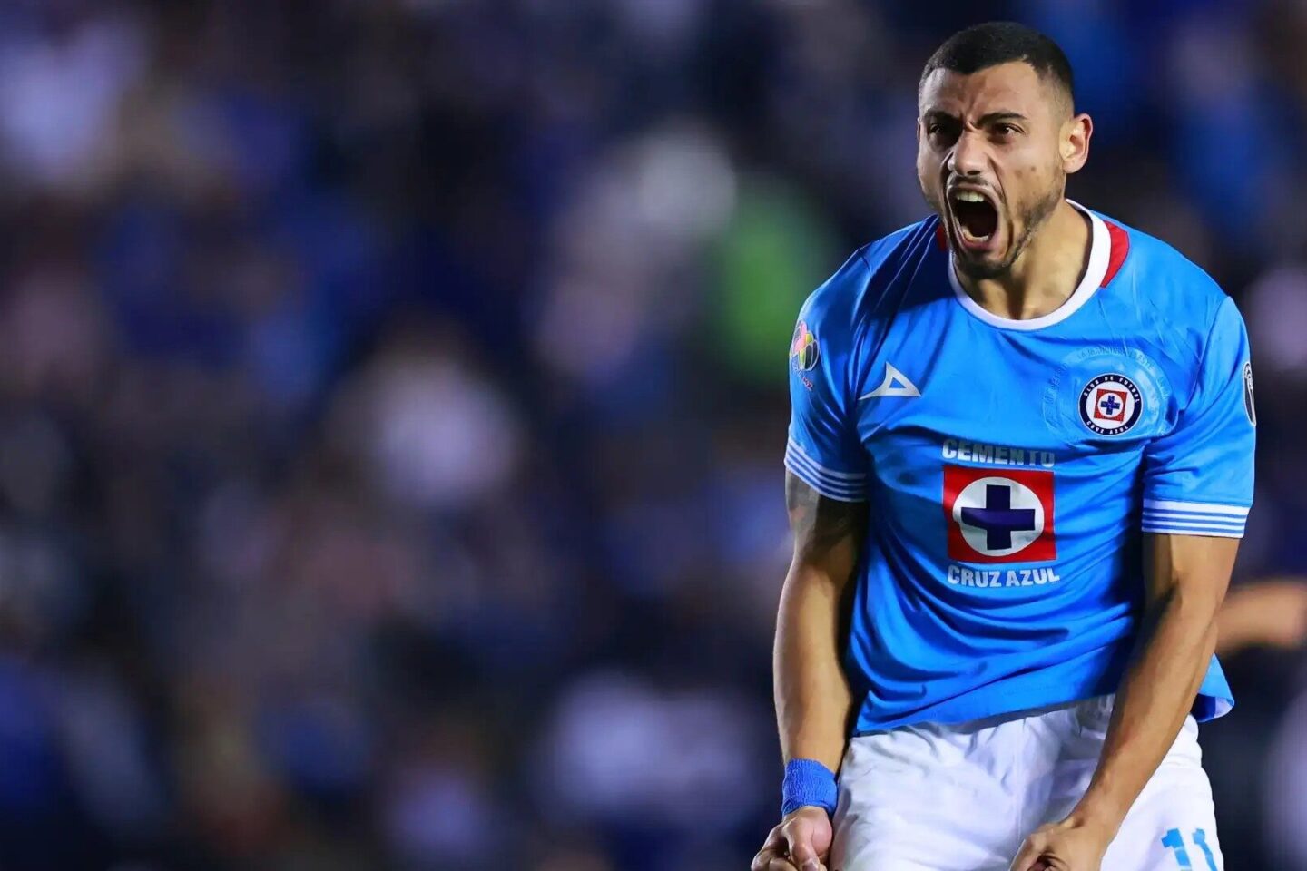 El Cruz Azul afirmo que demandara al responsable de la filtración del contrato de Giakoumakis
