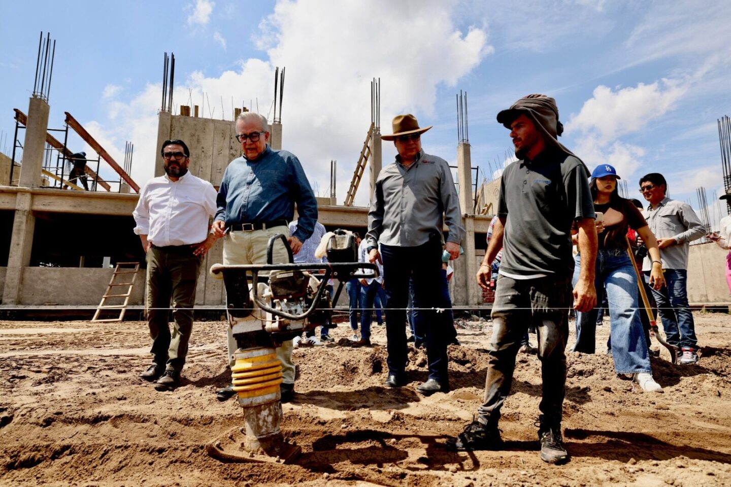 Supervisa el gobernador Rocha construcción de la Secundaria de Valle Alto