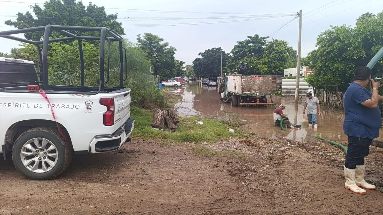 Protección Civil atiende afectaciones por lluvias en Los Mochis y comunidades rurales