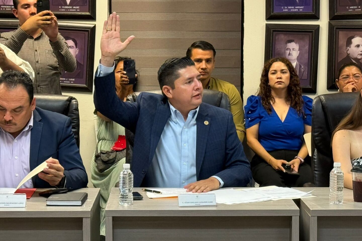 Regidor César Gerardo exige apertura institucional de funcionarios municipales