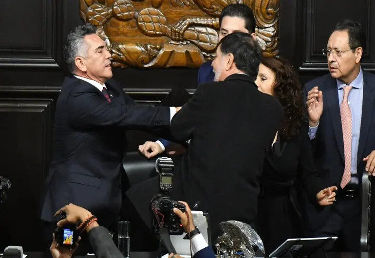 Alejandro Moreno habla de su pelea con Moroña en el congreso