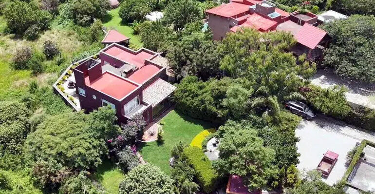 La casa de Noroña se encuentra construida en zona protegida ecológicamente