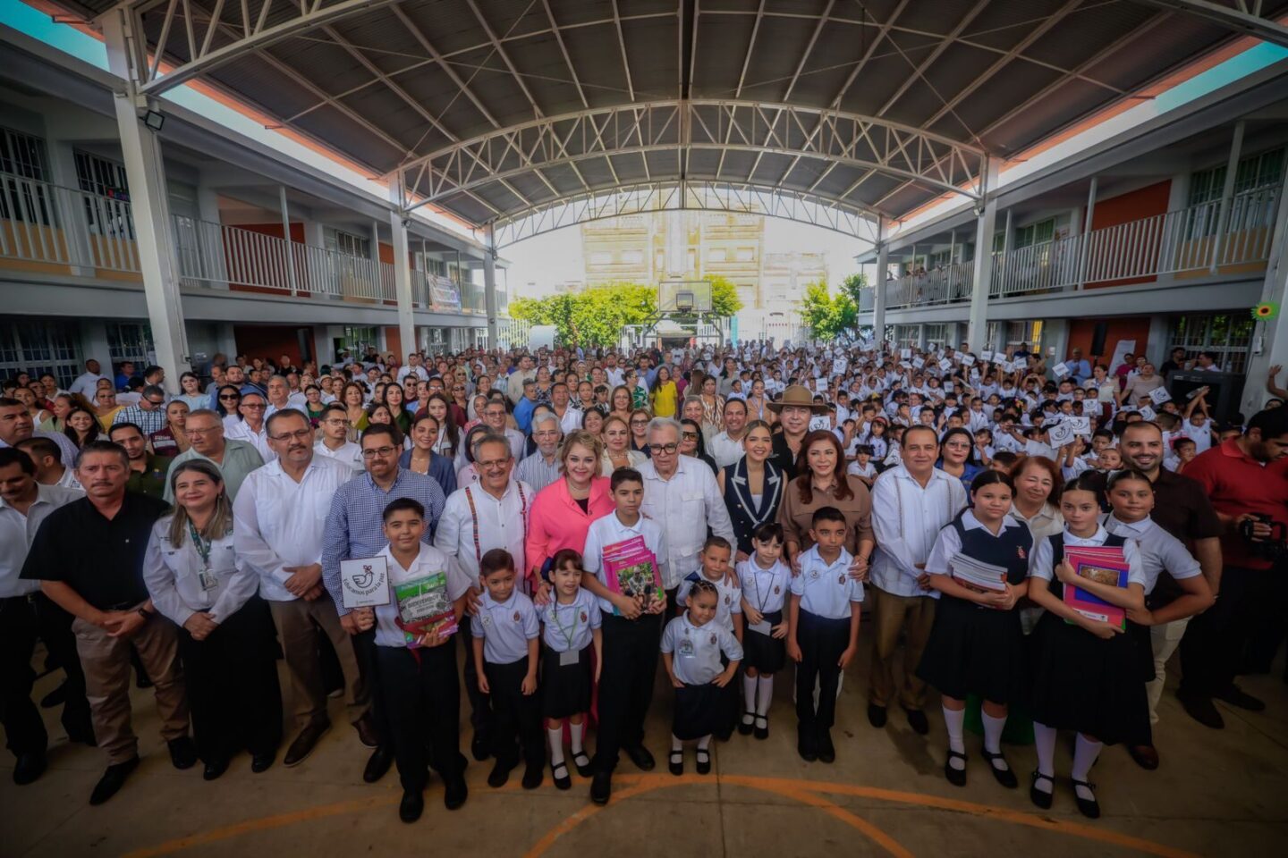 Gobernador Rocha pone en marcha ciclo escolar 2025-2026 del nivel básico con un llamado a educar para la paz