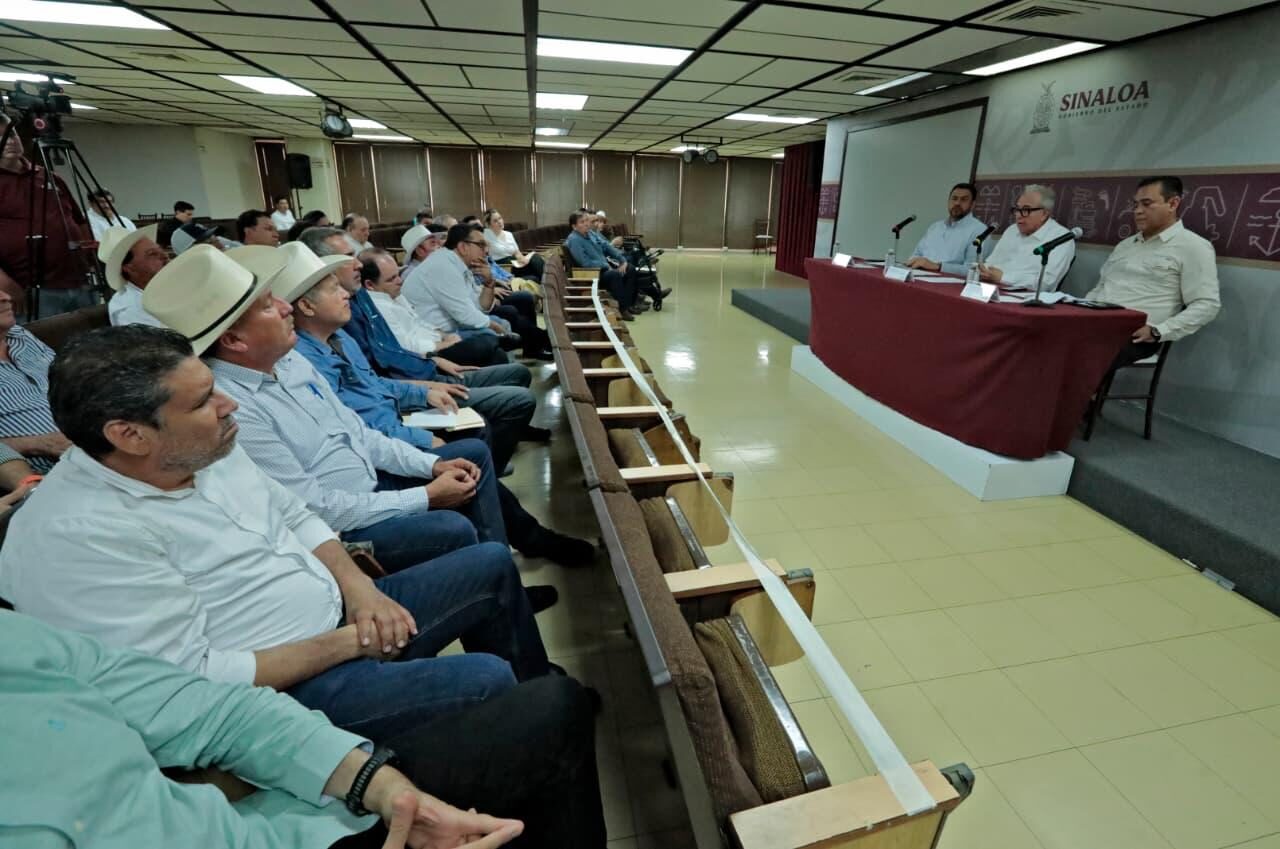 Sostiene gobernador Rocha reunión de trabajo con liderazgos agrícolas del estad