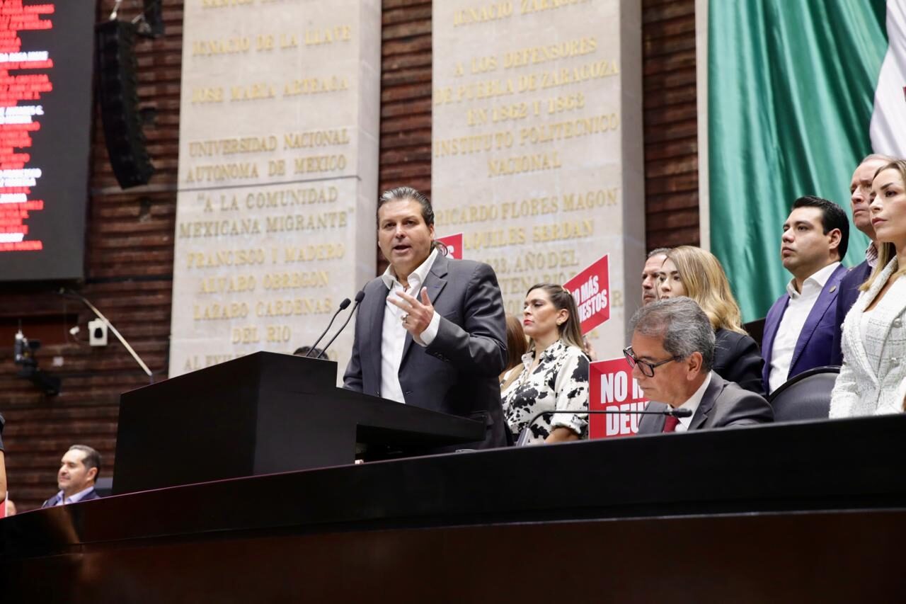 “¿POR QUÉ ABANDONARON AL CAMPO? CON DOS SECRETARIOS SINALOENSES Y EL ESPOSO DE LA PRESIDENTA EN PALACIO NACIONAL”, CUESTIONA MARIO ZAMORA