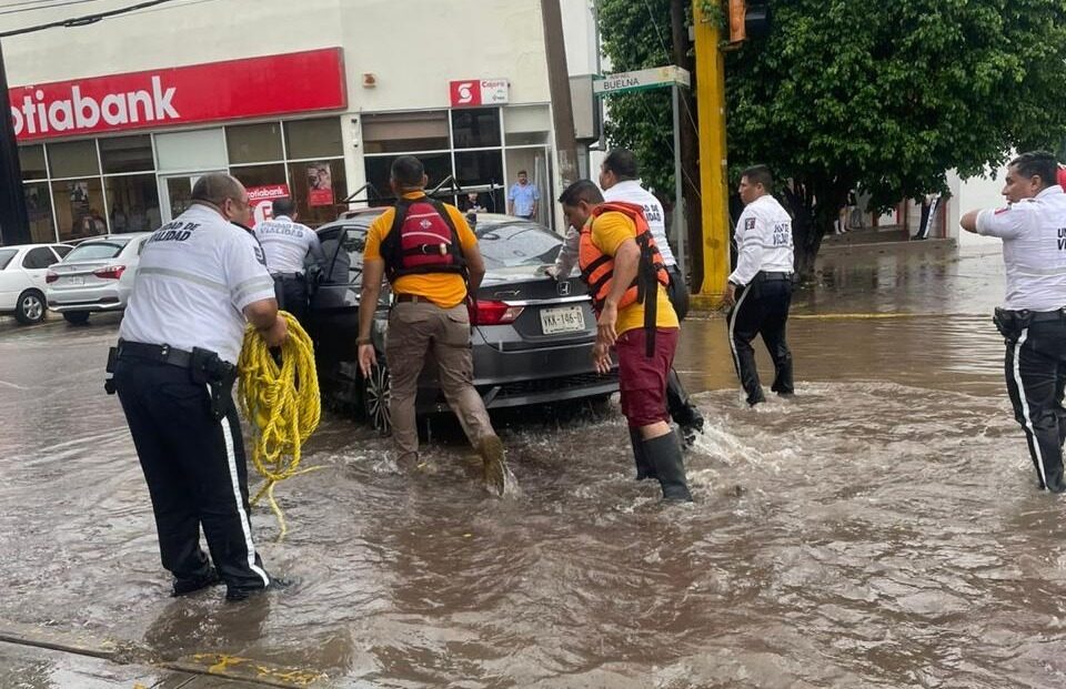 Protección Civil realiza trabajos de auxilio a población derivado de las lluvias registradas