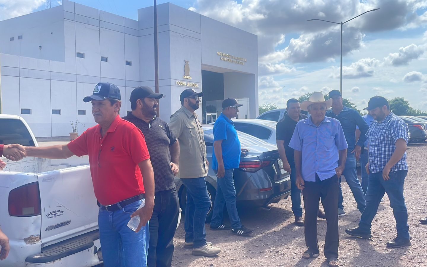 Productores afectados por fraude buscan respaldo del gobernador Rubén Rocha Moya