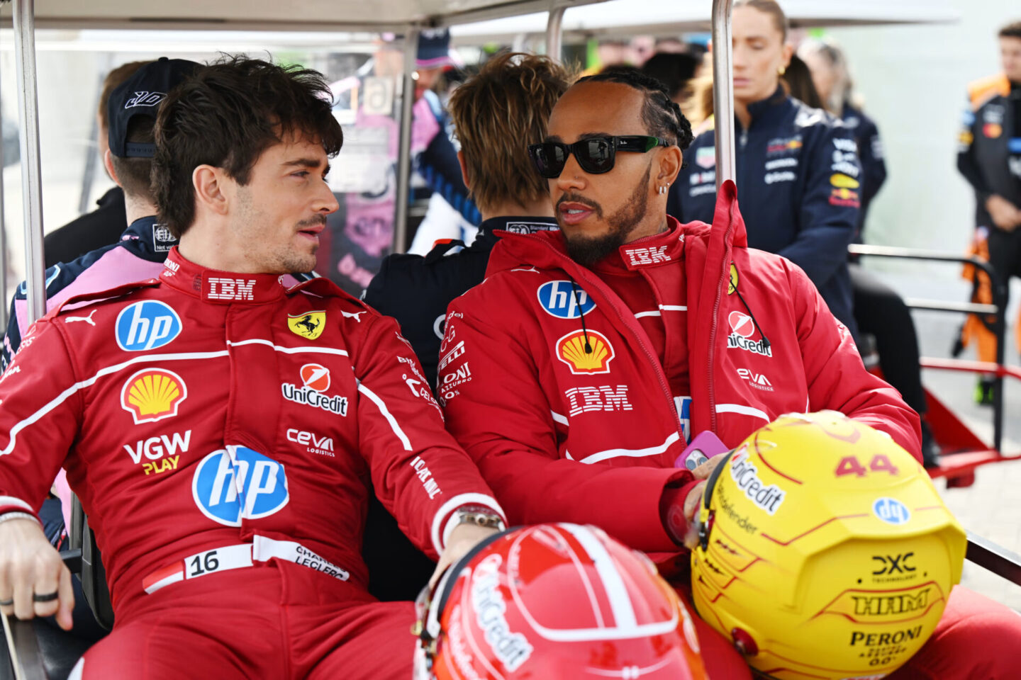 Hamilton se rebela contra Ferrari en medio de GP